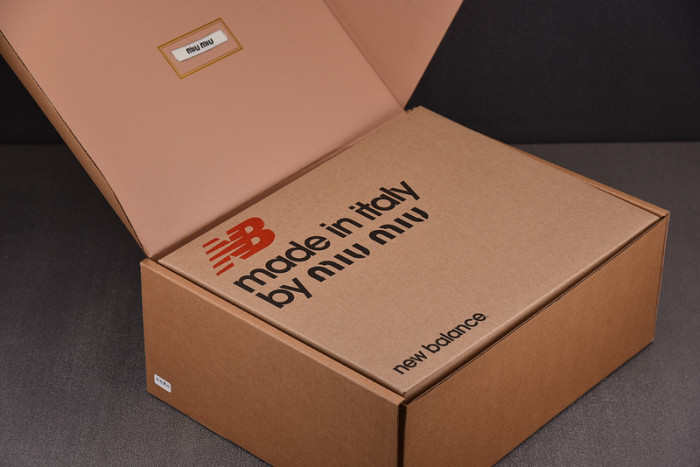 New Balance x MIU MIU NB530 NB000047