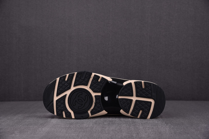 chane* snekaers c000014