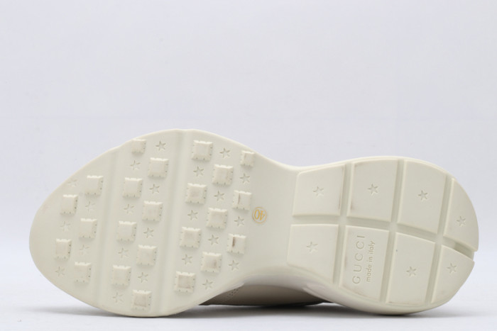 G*u*i* trainer sneaker23