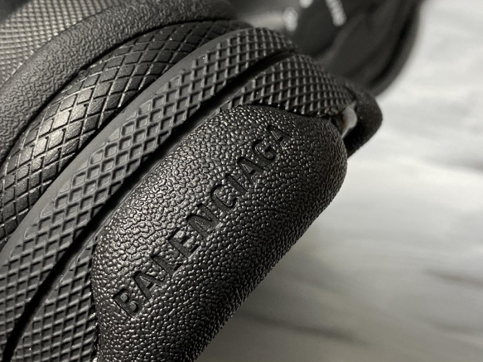 triples trainer sneakers letters 2000015