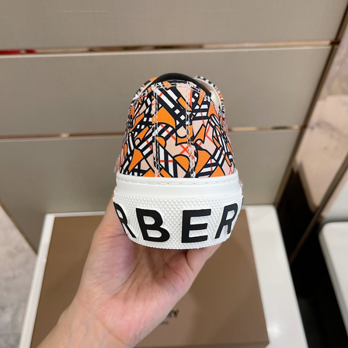 burber*y sneakers b000012