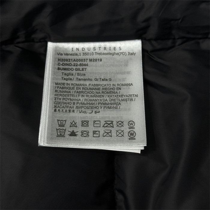 Moncler Down Jacket 70