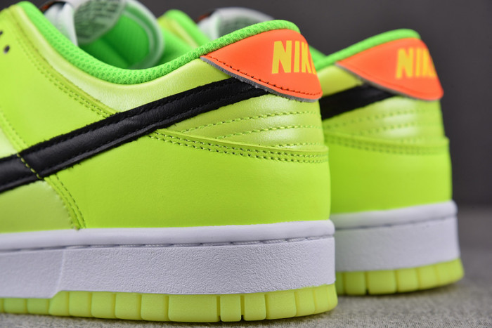 nike dunk low “glow in the dark” fj4610-702