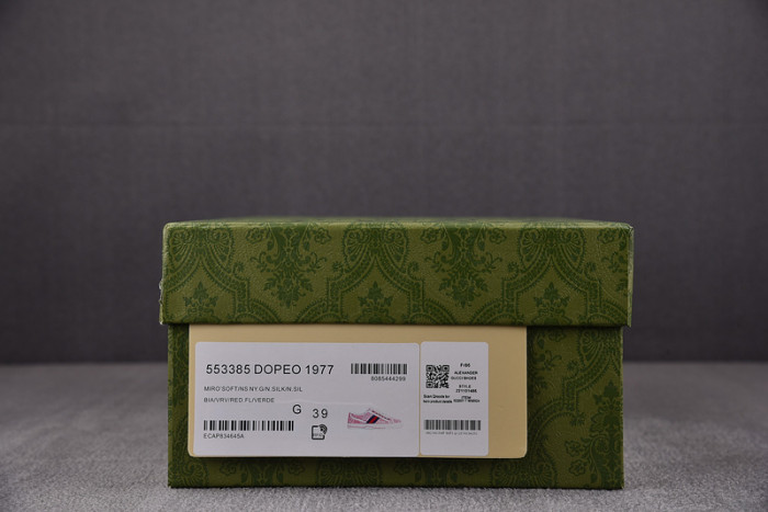 G*u*i* trainer sneaker94