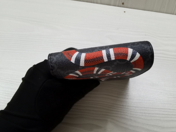 g*u*i snake black wallets