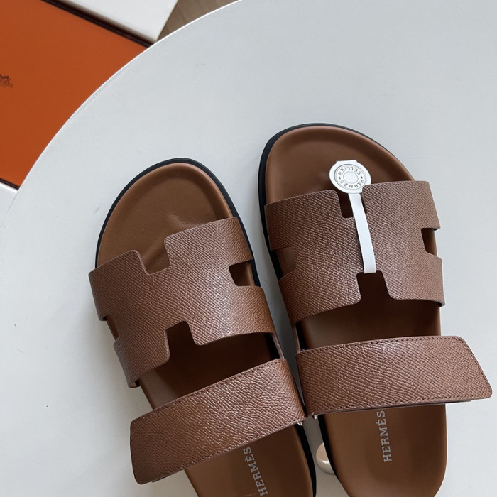 herme* sandal18
