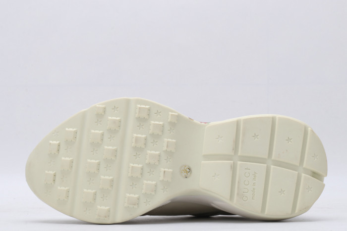 G*u*i* trainer sneaker26