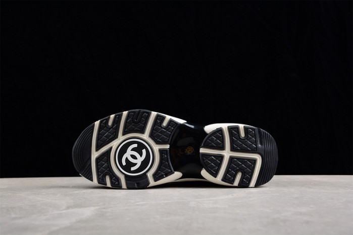 chane* snekaers c000013