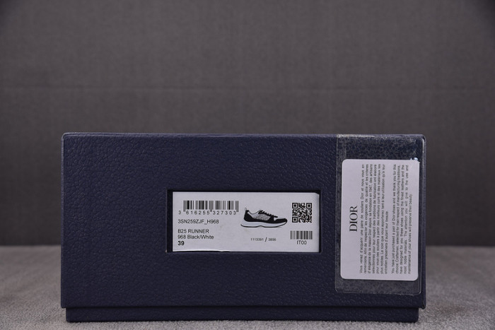 D1OR SNEAKERS B25 T0000-228