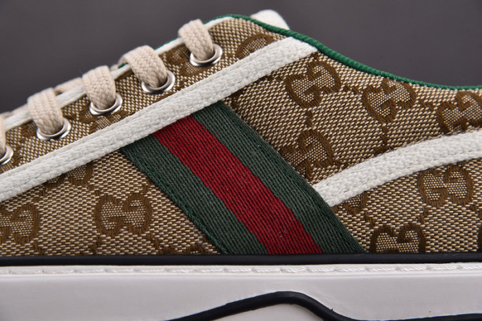 G*u*i* trainer sneaker93