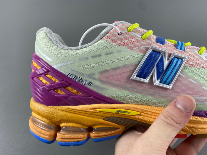 NEW BALANCE 1906R NB000051
