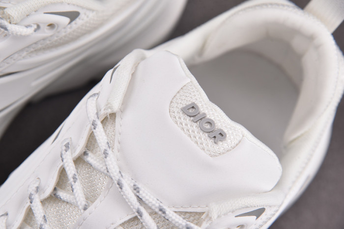 D1OR SNEAKERS B44 T0000-245