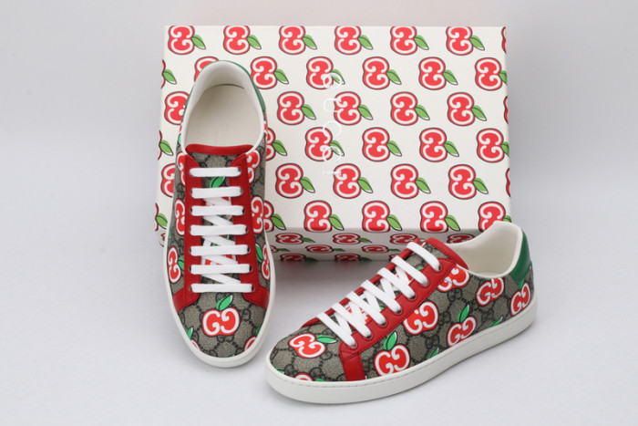 G*u*i* trainer sneaker45